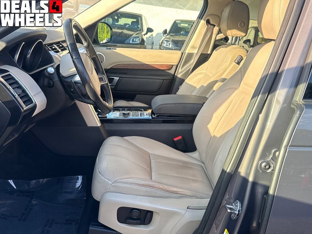 Used 2017 Land Rover Discovery HSE AWD/4WD image 9