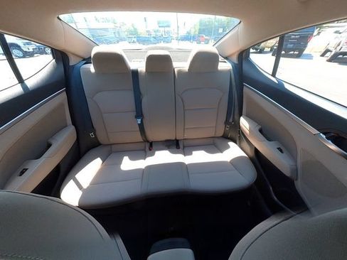 Used 2020 Hyundai Elantra SEL FWD image 33