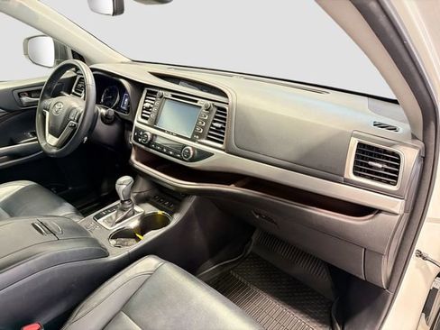 Used 2017 Toyota Highlander XLE w/ Protection Package #3 image 26