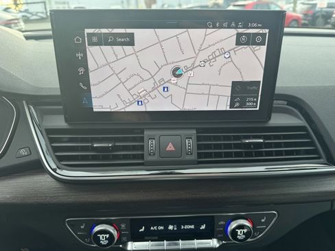 Certified 2025 Audi Q5 2.0T Premium w/ Convenience Plus Package image 17