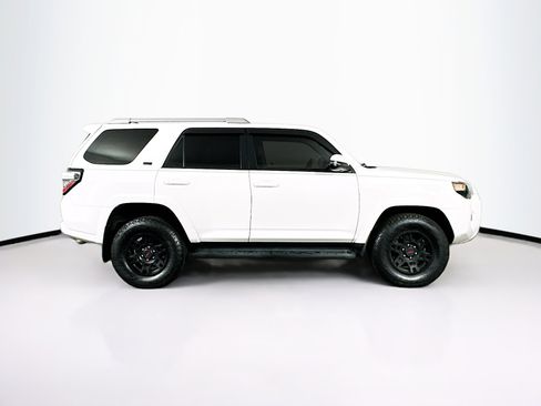 Used 2018 Toyota 4Runner SR5 Premium image 10