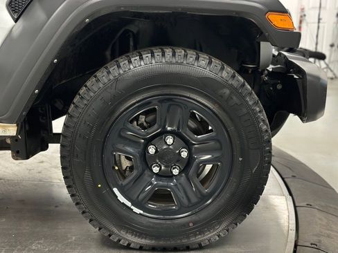 Used 2023 Jeep Gladiator Sport image 28