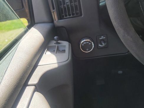 Used 2014 Chevrolet Express 3500 Extended image 10