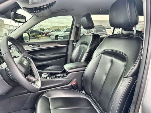 Used 2023 Jeep Grand Cherokee L Limited RWD image 12
