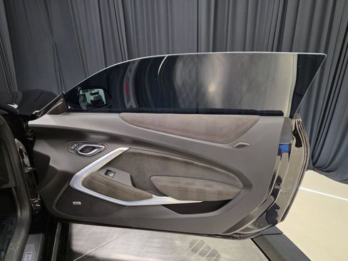 Used 2021 Chevrolet Camaro ZL1 RWD image 33