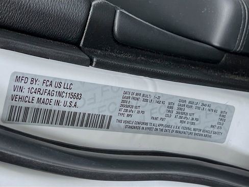 Used 2022 Jeep Grand Cherokee Laredo X image 28