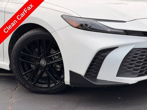 Used 2025 Toyota Camry SE FWD image 5