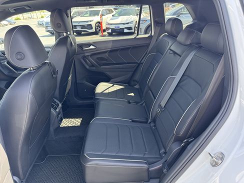 Used 2024 Volkswagen Tiguan SEL R-Line image 20