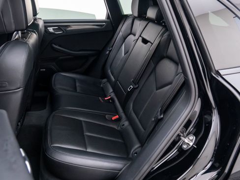 Certified 2022 Porsche Macan S w/ Premium Package Plus image 19