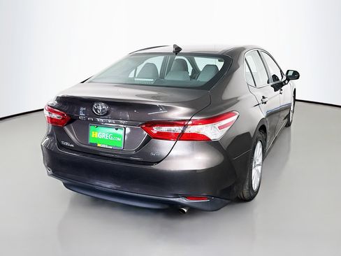 Used 2020 Toyota Camry LE image 10