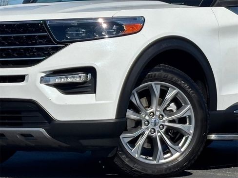 Used 2021 Ford Explorer XLT w/ Equipment Group 202A image 2