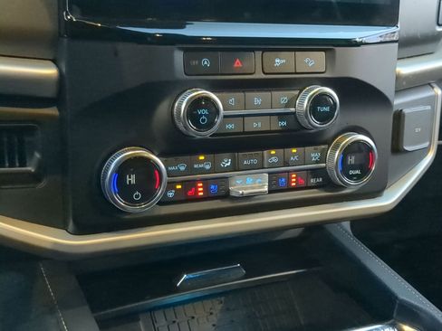 Used 2024 Ford Expedition Max XLT image 18