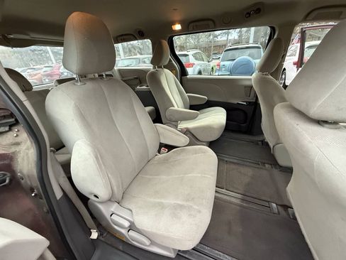 Used 2014 Toyota Sienna L FWD image 14
