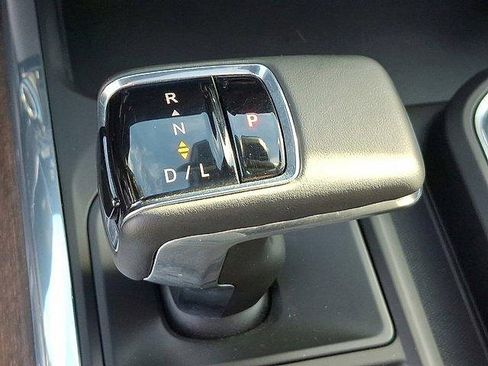 Used 2023 Chevrolet Silverado 1500 High Country w/ Technology Package image 14