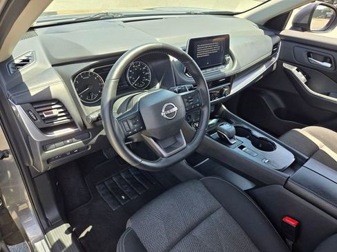 Used 2025 Nissan Rogue SV FWD image 8