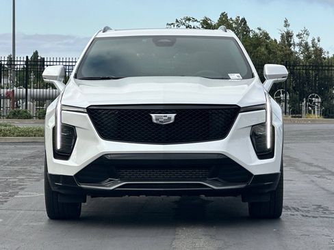 Used 2025 Cadillac XT4 Sport w/ LPO, Onyx Lite Package FWD image 10