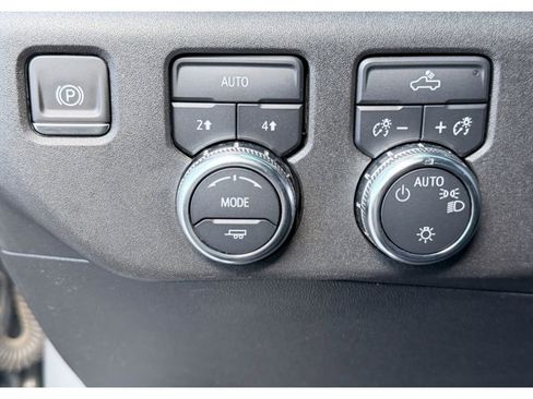 Used 2024 GMC Sierra 1500 SLE image 12