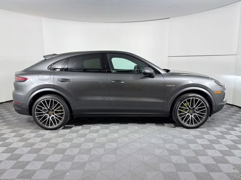 Certified 2022 Porsche Cayenne E-Hybrid Coupe AWD/4WD image 8