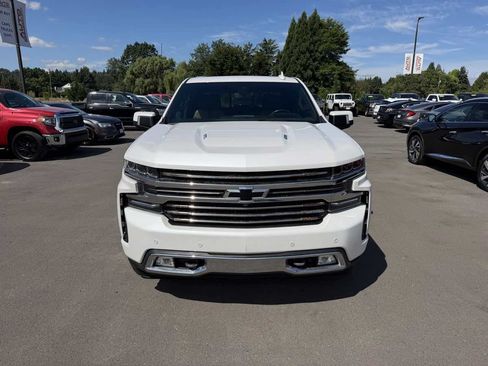 Used 2019 Chevrolet Silverado 1500 High Country w/ Technology Package AWD/4WD image 3
