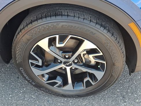 Used 2024 Kia Sportage EX image 11