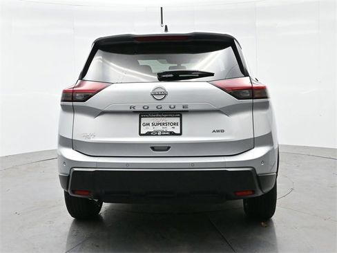Used 2024 Nissan Rogue S image 6
