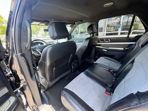 Used 2017 Ford Explorer XLT w/ Equipment Group 202A FWD image 14