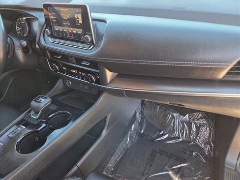 Used 2023 Nissan Rogue SV w/ SV Premium B Package image 20