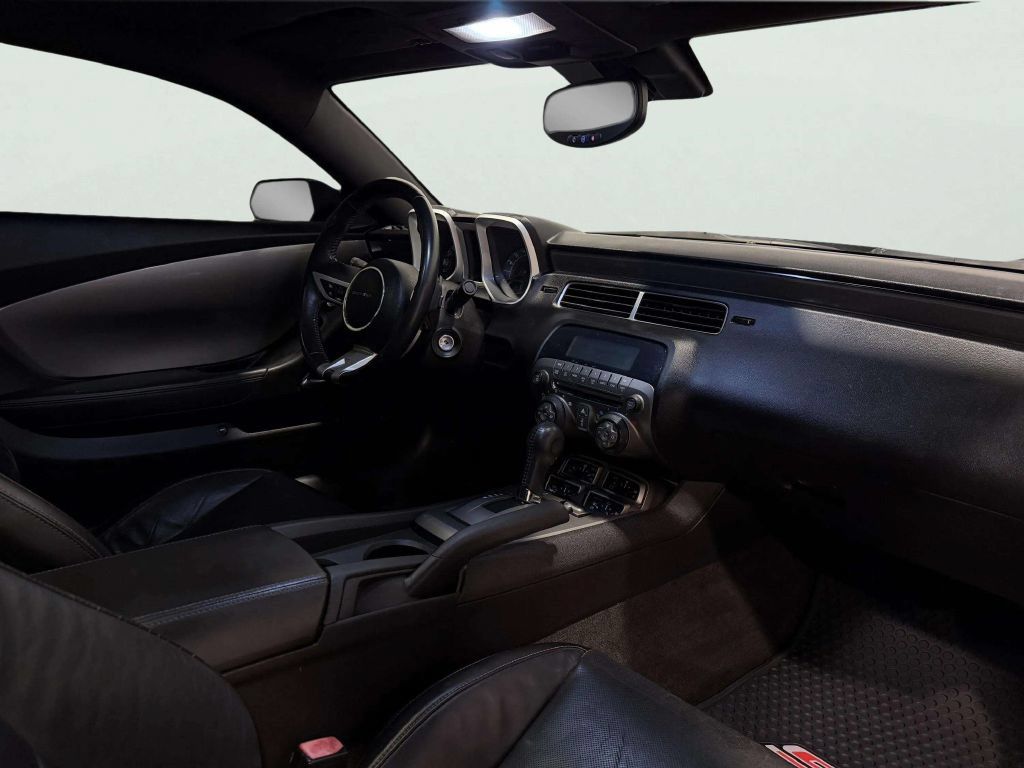 Used 2010 Chevrolet Camaro SS RWD image 22