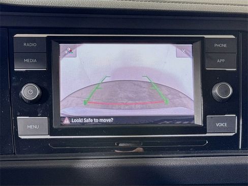 Used 2021 Volkswagen Jetta S image 9