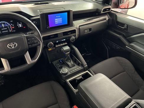 Used 2025 Toyota Tacoma SR5 AWD/4WD image 22