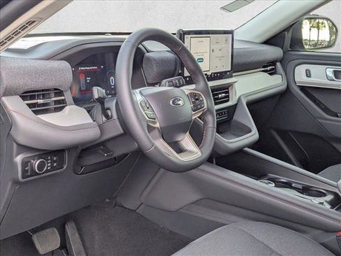 New 2026 Ford Explorer Active RWD image 3