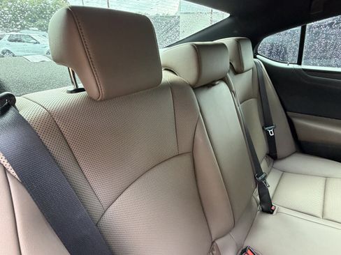 Used 2022 Lexus ES 350 w/ Premium Package FWD image 40