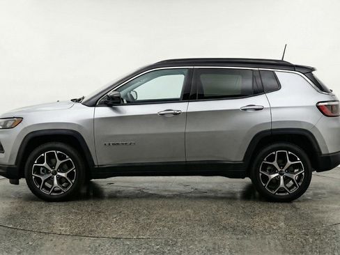 Used 2025 Jeep Compass Limited image 5