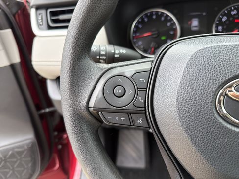 Used 2020 Toyota RAV4 XLE image 5