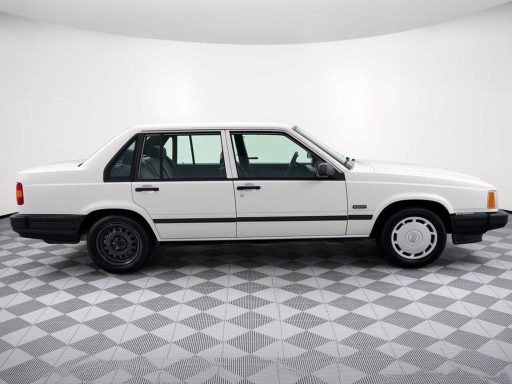 Used 1994 Volvo 940 Sedan RWD image 8