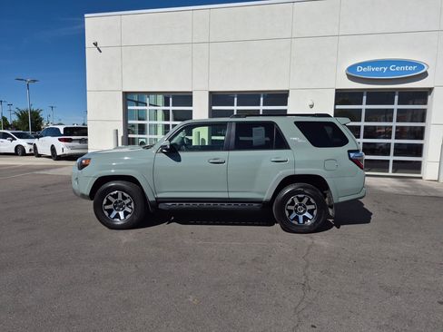 Used 2022 Toyota 4Runner TRD Off-Road Premium AWD/4WD image 10