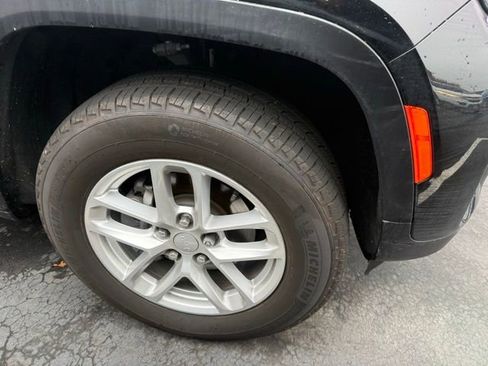 Used 2024 Jeep Grand Cherokee Laredo X image 4