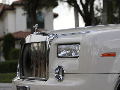 Used 2011 Rolls-Royce Phantom Sedan RWD image 44