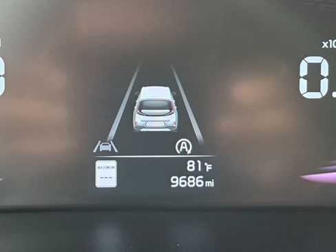 Used 2025 Kia Soul LX w/ LX Technology Package FWD image 2
