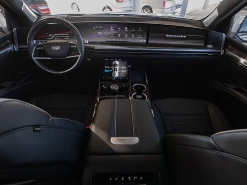 Used 2025 Cadillac Escalade Premium Luxury Platinum image 30