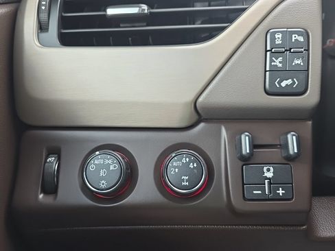 Used 2016 GMC Yukon Denali w/ Open Road Package AWD/4WD image 30