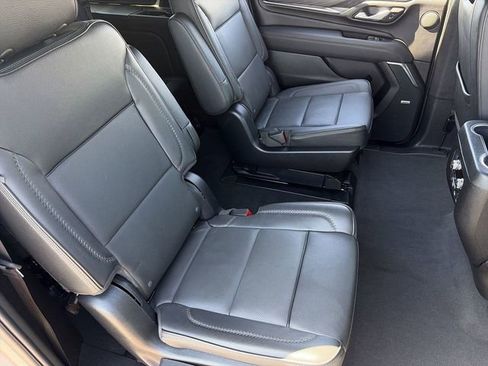 Used 2024 GMC Yukon XL Denali w/ Advanced Technology Package image 14
