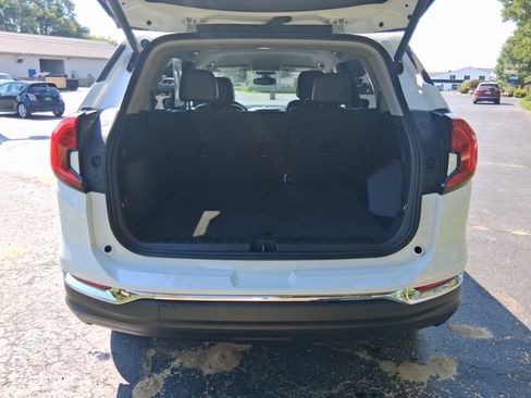 Used 2024 GMC Terrain SLT AWD/4WD image 5