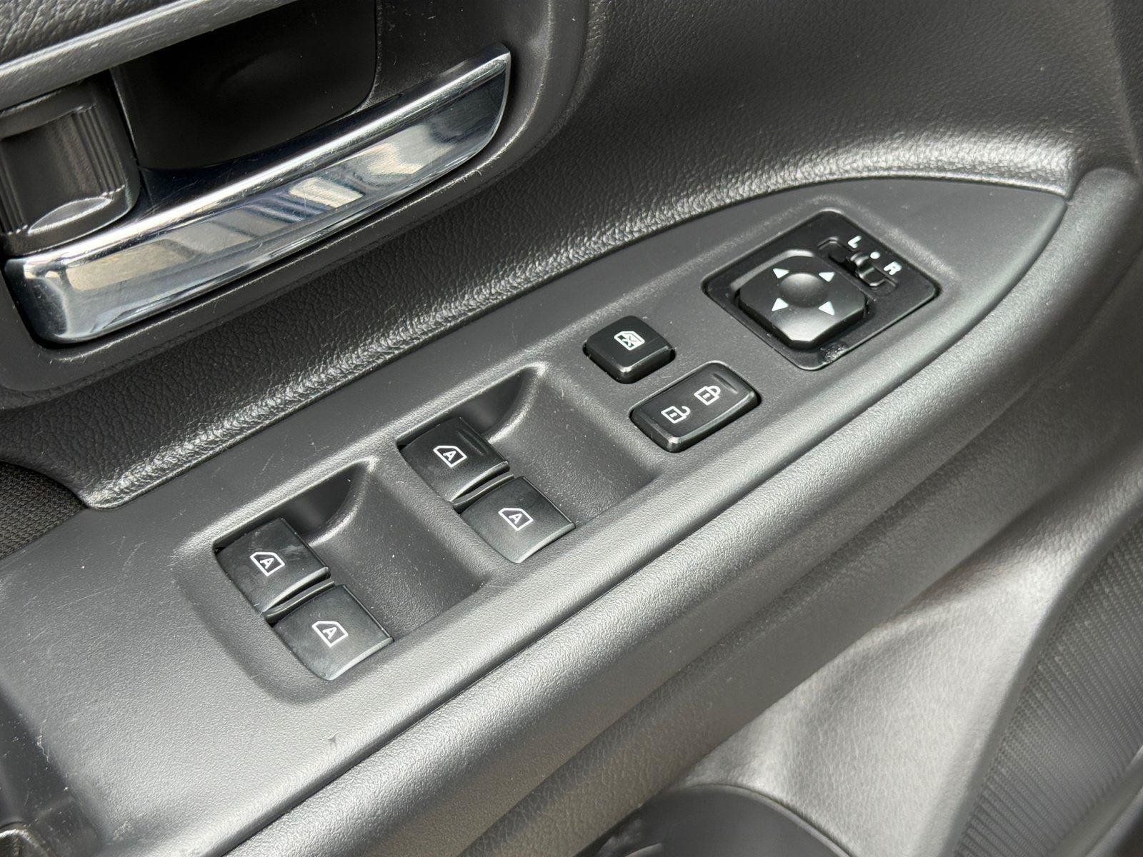Used 2020 Mitsubishi Outlander ES FWD image 17