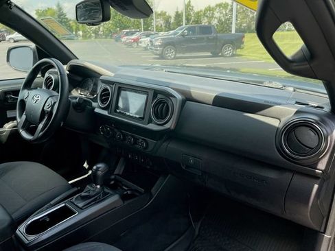 Used 2019 Toyota Tacoma TRD Off-Road AWD/4WD image 27