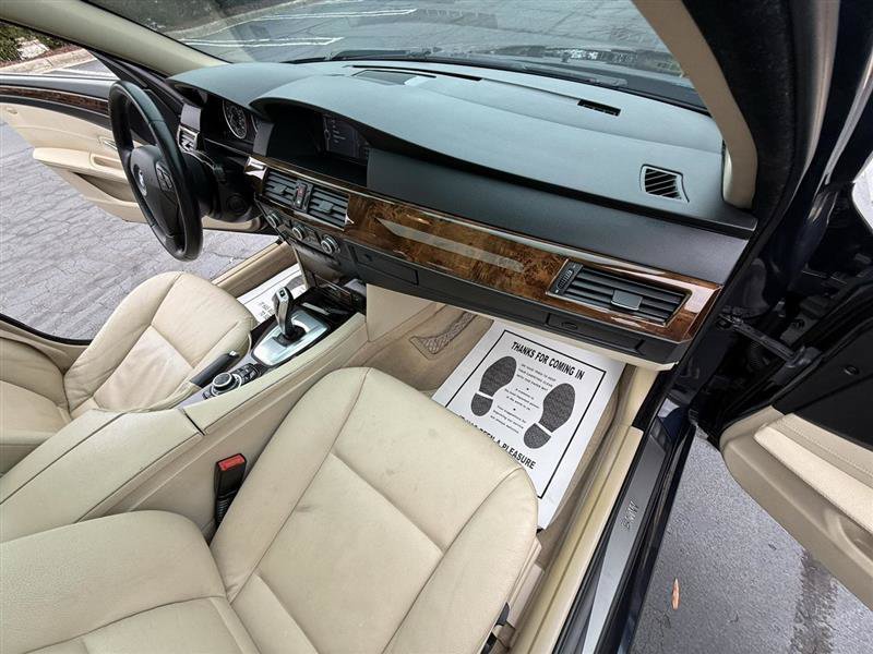 Used 2010 BMW 528i Sedan RWD image 17