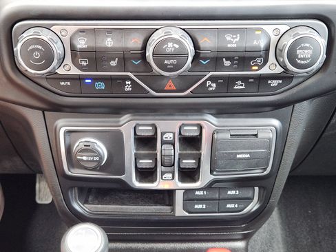 Used 2023 Jeep Wrangler Unlimited Sahara AWD/4WD image 27