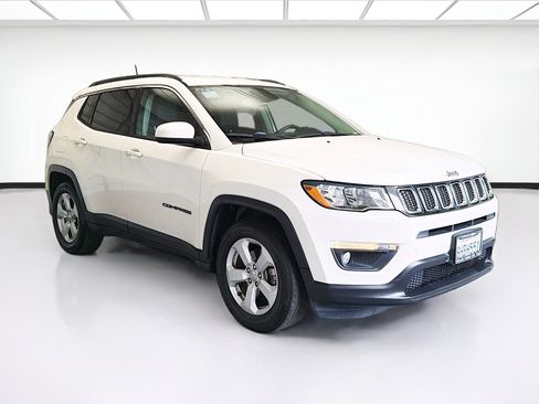 Used 2018 Jeep Compass Latitude image 3