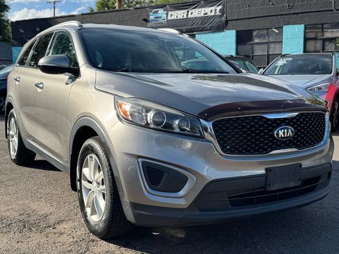 Used 2017 Kia Sorento AWD image 1