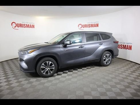 Used 2024 Toyota Highlander XLE FWD image 5